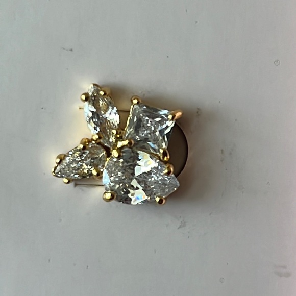 Kate Spade Cluster CZ Stud Earrings - New in Box - Picture 3 of 10
